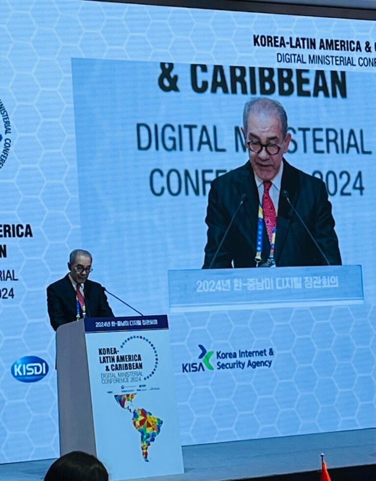 García Fermín sostiene presidente Luis Abinader desarrolla la República Dominicana, al otorgar miles de becas