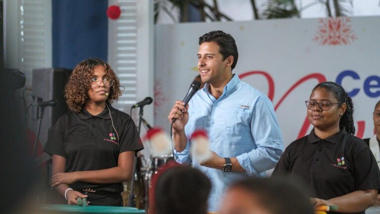 Fundación GBC lleva “Ruta de la Alegría Navideña” a cientos de niños del DN con cenas navideñas y entrega de juguetes