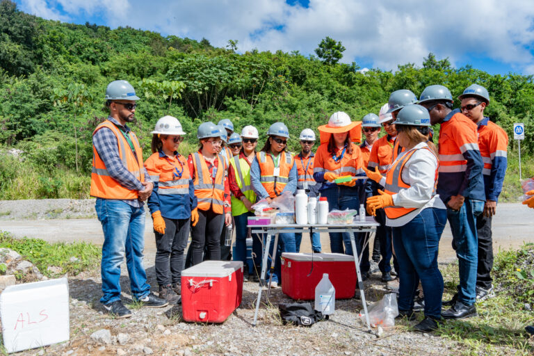 Barrick Pueblo Viejo realiza la jornada 52 de los monitoreos ambientales participativos junto a comunidades e INTEC