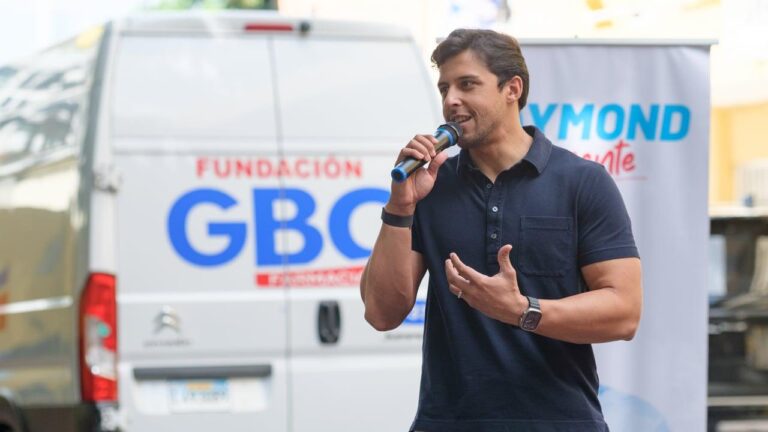 Raymond Rodríguez entrega 6 mil kits alimenticios a familias del Distrito Nacional para cenas de fin de año