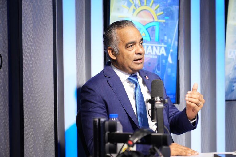 Ministro Santos dice inversión en reasentamiento en Cotuí podría alcanzar RD$20,000 millones