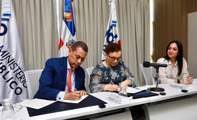 INDOTEL y el Ministerio Público firman acuerdo para mejorar la seguridad y el control interno en el Sistema Penitenciario