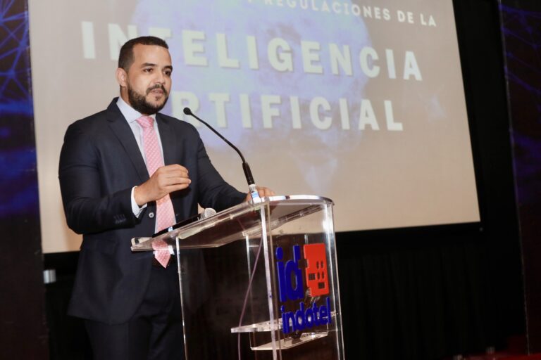 INDOTEL imparte conferencia a estudiantes sobre riesgo que representa la inteligencia artificial para los trabajadores