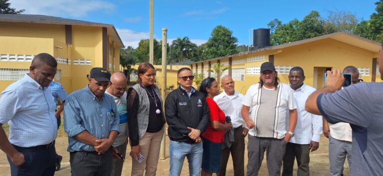 Participación Comunitaria coordina solución a problemática de politécnico en Villa Altagracia