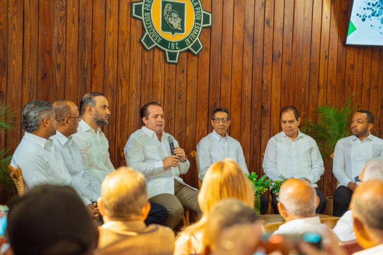 ADEPE inicia la celebración de sus 50 años impulsando el desarrollo de Espaillat junto al gobierno