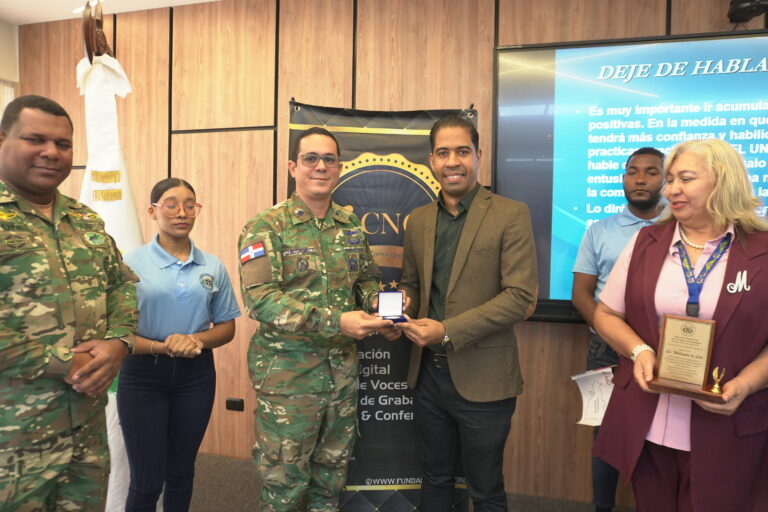 El Consejo Nacional de Comunicadores Sociales promueve el nacionalismo positivo a través de la oratoria en la Escuela  Vocacional de Santo Domingo Este