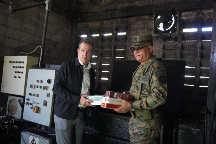 Los Ministros de Industria Comercio y Defensa