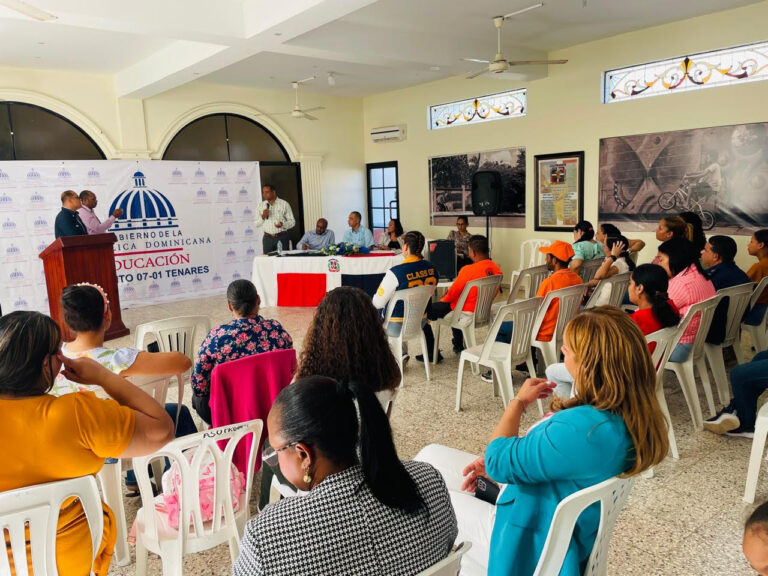 Participación Comunitaria del Minerd lidera reunión para fortalecer la educación en Tenares