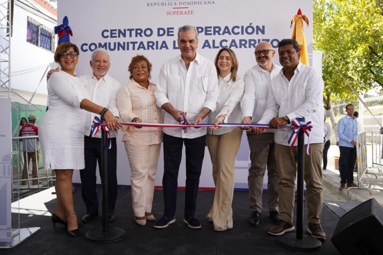 Presidente Abinader inaugura Centro de Superación Comunitaria Los Alcarrizos