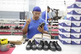 ADOCALZA exige INABIE validar oferentes en licitación para la fabricación nacional de zapatos