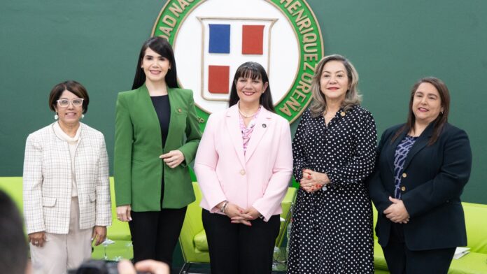 1. Nancy Salcedo Fernández, Army Ferreira Reyes, Fiordaliza Rodríguez, Hermenegilda Del Rosario Fondeur, y Mery Laine Collado