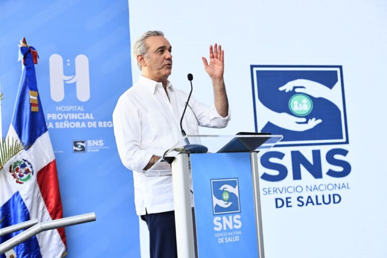 Presidente entrega remozado Hospital Nuestra Señora de Regla, Baní