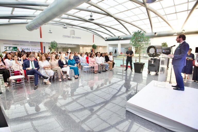 Presentan formación en liderazgo femenino enfocado en la administración pública