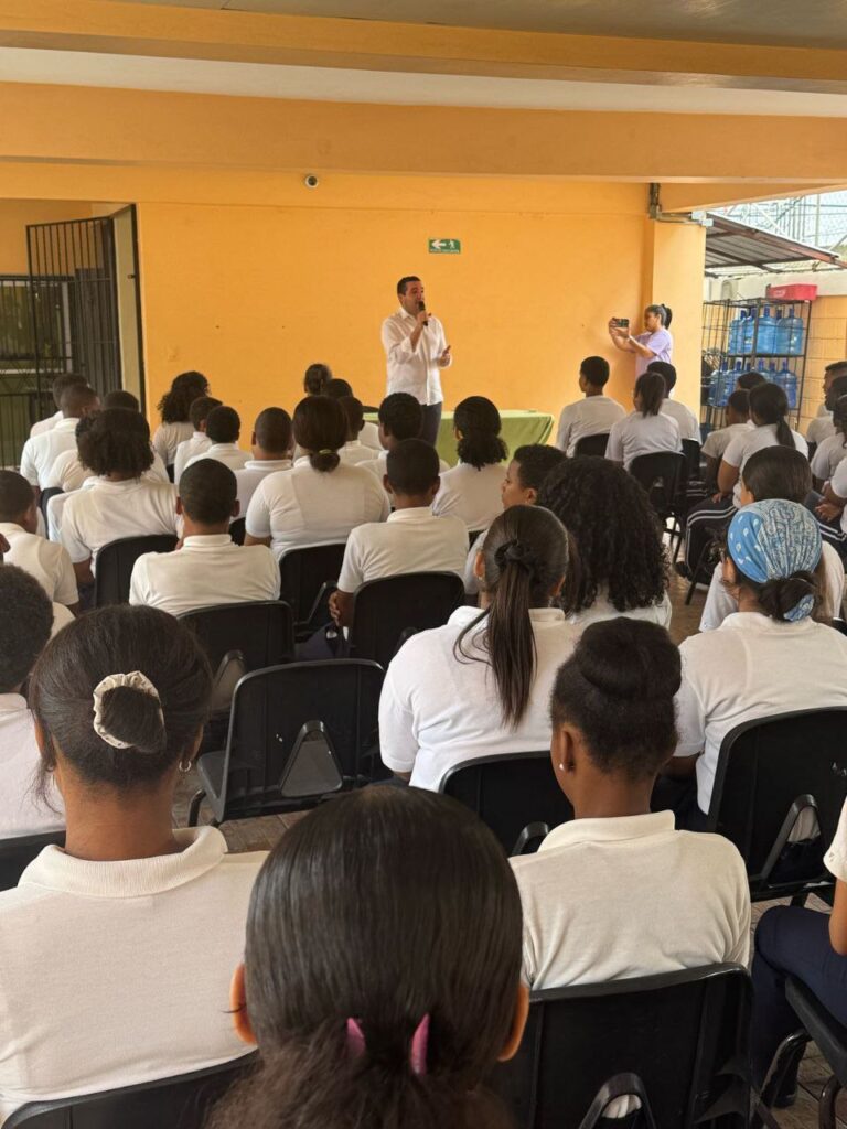 Diputado Charlie Mariotti Jr. Visita Centros Educativos en un Esfuerzo por Acercar la Cámara de Diputados a la Comunidad