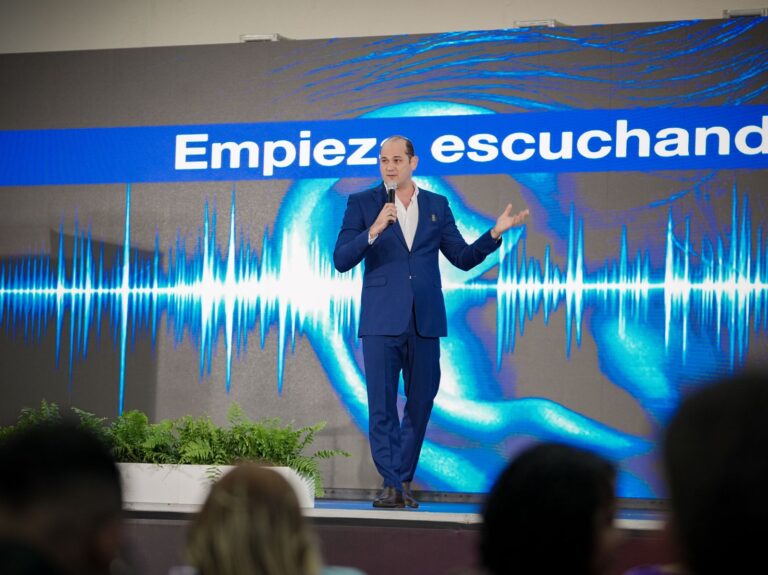 Adolfo Pérez aboga por comunicación gubernamental que construya confianza y fortalezca democracia»