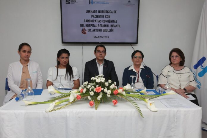 Carolina Núñez, Rafelina Rodriguez, Bernardo Hilario, Alicia Rivas y Maria Victoria Menicucci