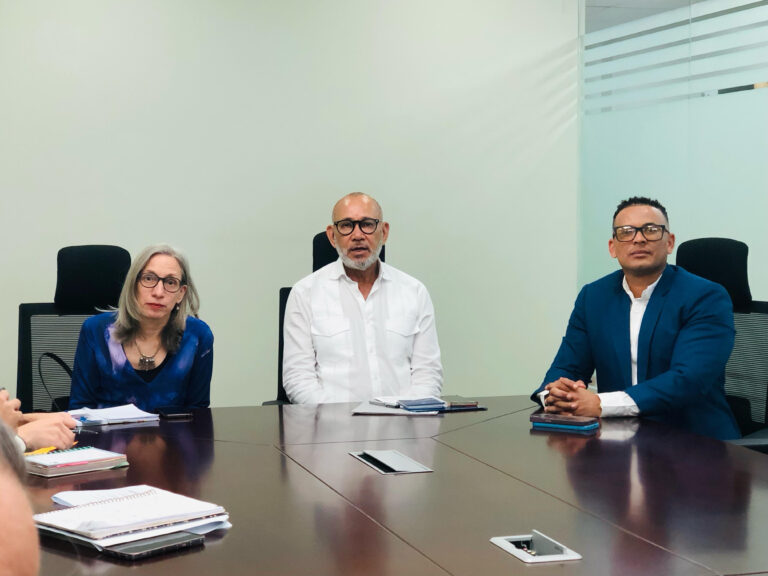 Pasan balance a preparativos para entrega a tiempo de utilería escolar del próximo año lectivo