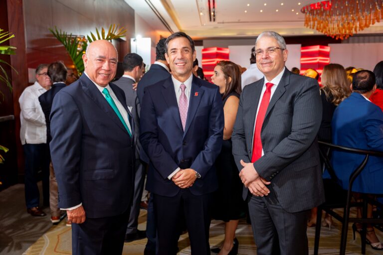 Scotiabank comparte con un grupo de clientes en Santo Domingo