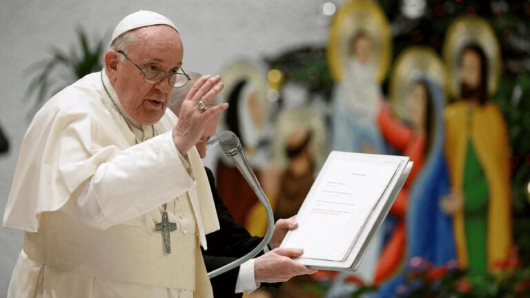 El Legado del Papa Francisco: 12 años transformando la Iglesia y tocando el corazón del mundo. Un defensor incansable de los migrantes y refugiados