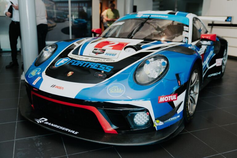 Porsche Center Santo Domingo presenta los vehículos que competirán en el GT Challenge