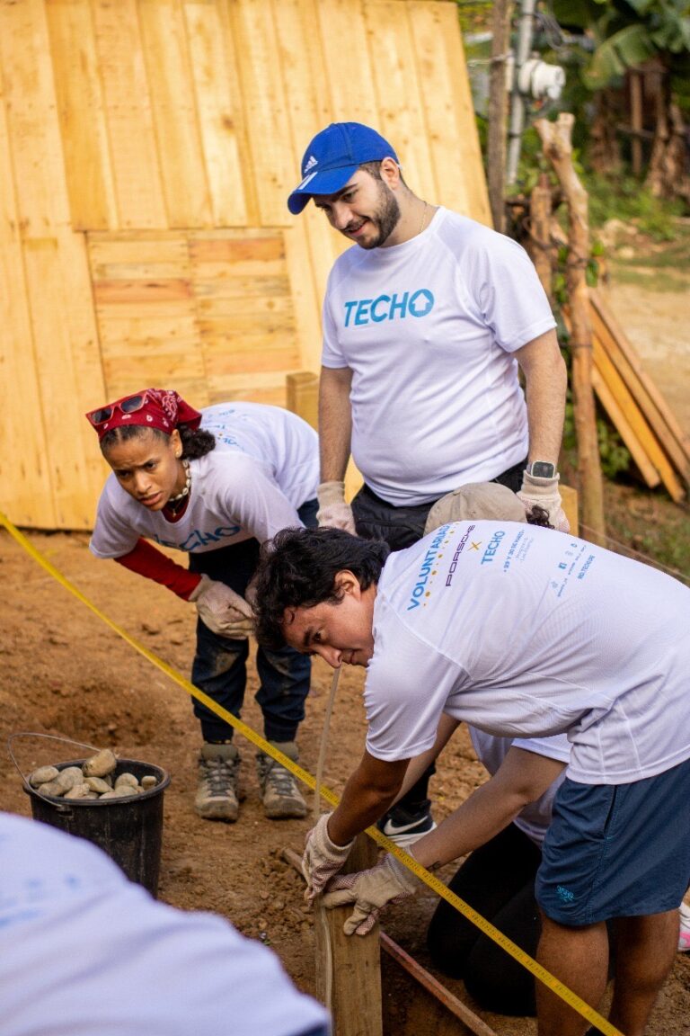 Porsche y TECHO se unen nuevamente para construir viviendas en Los Alcarrizos, Santo Domingo