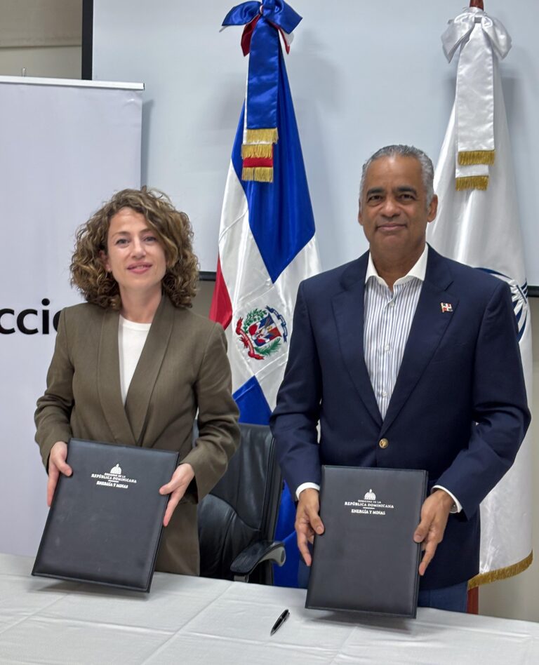 El Ministerio de Energía y Minas y ACCIONA ampliarán el acceso a energía renovable en comunidades vulnerables