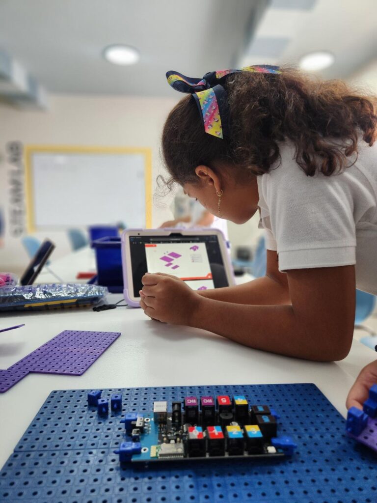 Ediciones Logos anuncia su primera competencia de robótica Experiencia SmartTEAM 2025