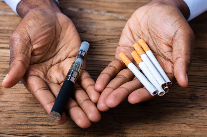Más de 90 estudios señalan vapes como alternativa para dejar de fumar